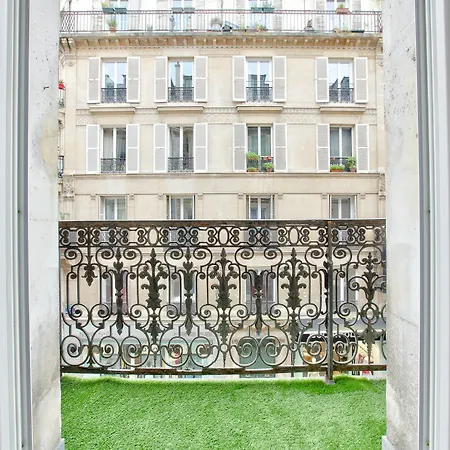 24 Luxury Parisian Montorgueil *
